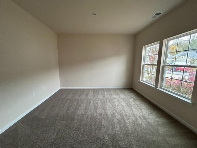 Foto del edificio - 283 Hampton Park Cir