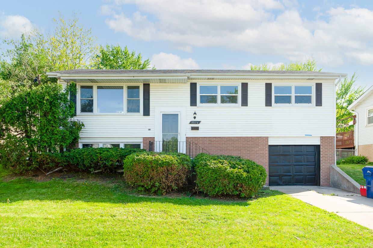 Primary Photo - 8836 Oakwood Dr