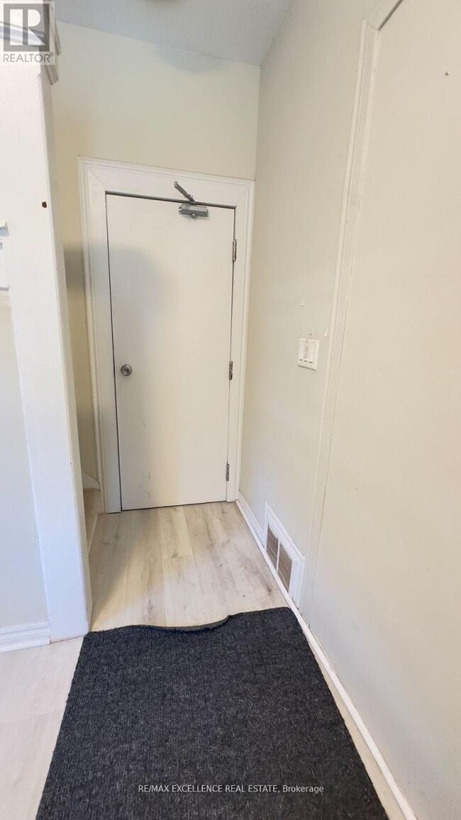 Photo du bâtiment - 25 Barnesdale Ave S