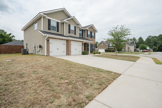 Foto del edificio - 717 Highgrove Ct