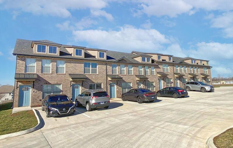 Foto principal - 1000-102 Henry Place Blvd
