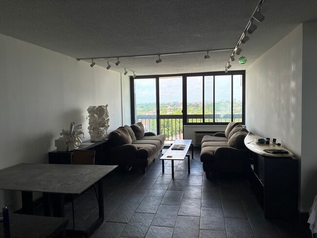 Building Photo - 15038 Union Tpke