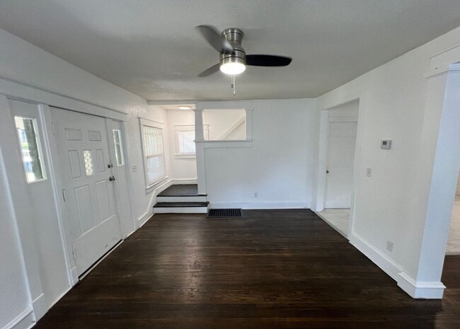 Building Photo - Spacious 5 Bed, 2.5 Bath in the heart of K...