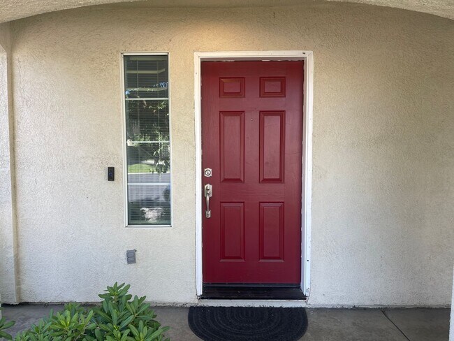 Building Photo - Great Home in Brookside