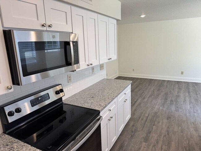 Foto del edificio - 7509 Creekfall Dr