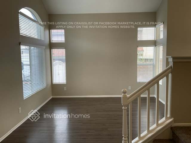 Building Photo - 2035 W Sunnyview Dr