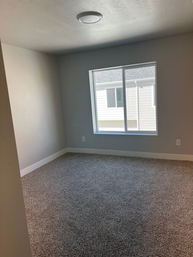 Building Photo - 1197 S 200 E