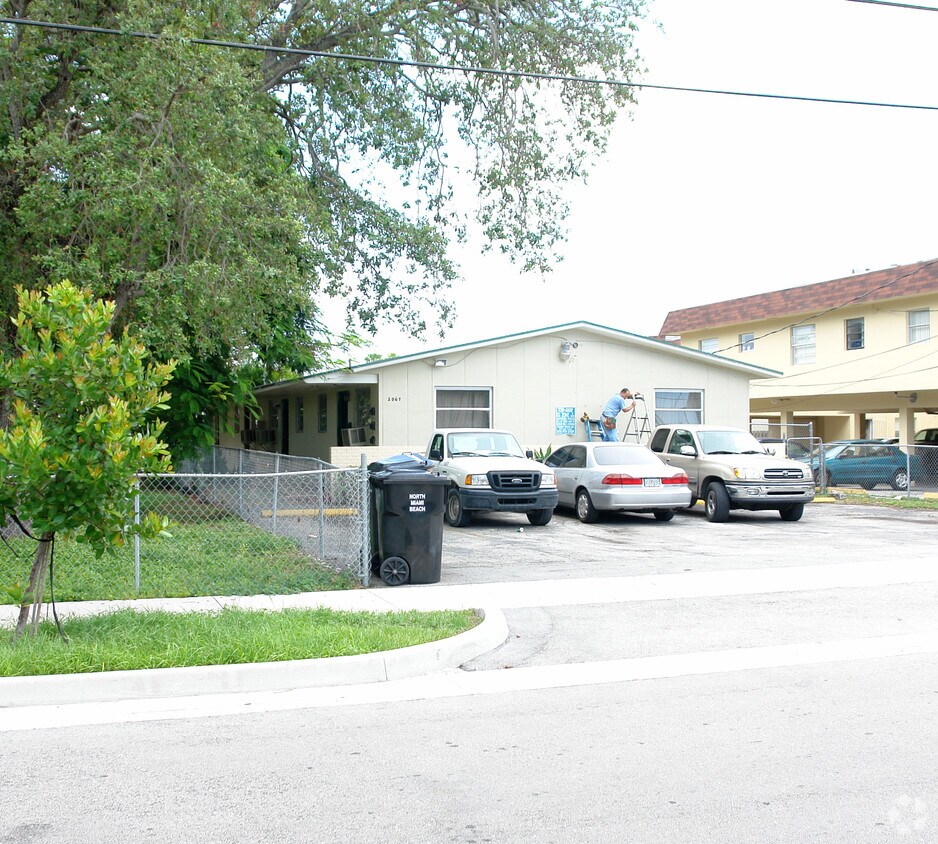Primary Photo - 2067 NE 161st St