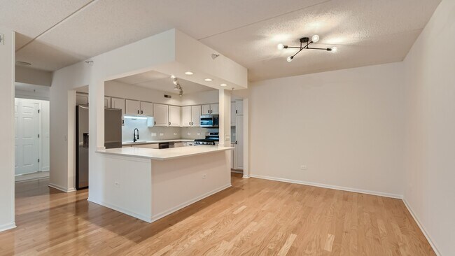 Foto del edificio - 200 W Campbell St