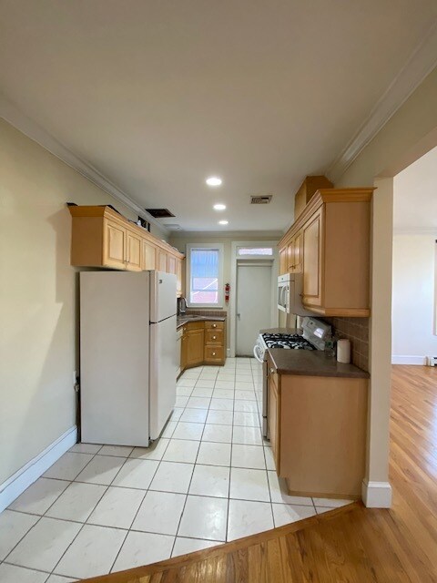 Foto del edificio - 465 Bedford Rd