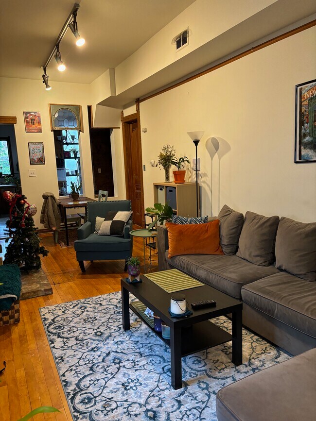 Foto del edificio - 655 W Wrightwood Ave