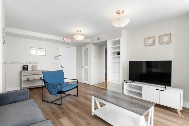 Building Photo - 9440 W Bay Harbor Dr