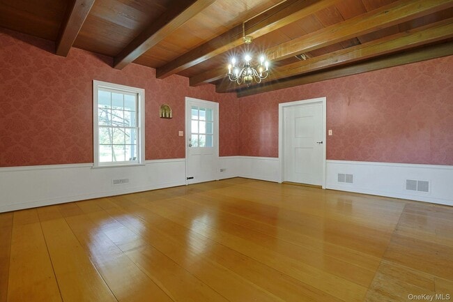Building Photo - 105 S Greenbush Rd