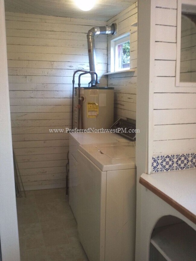 Foto del edificio - 3 Bedroom, 1.5 Bath Home Near University