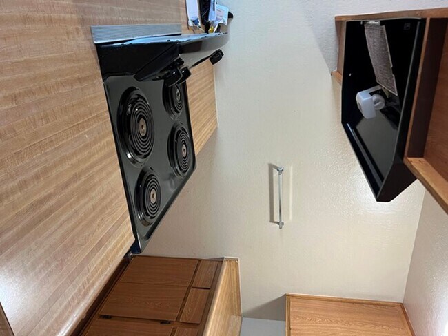 Foto del edificio - 1 br, 1 bath House - 565 #B H STREET