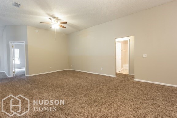 Foto del edificio - NOW AVAILABLE! - 8210 Lake Effie Ln W, Jac...