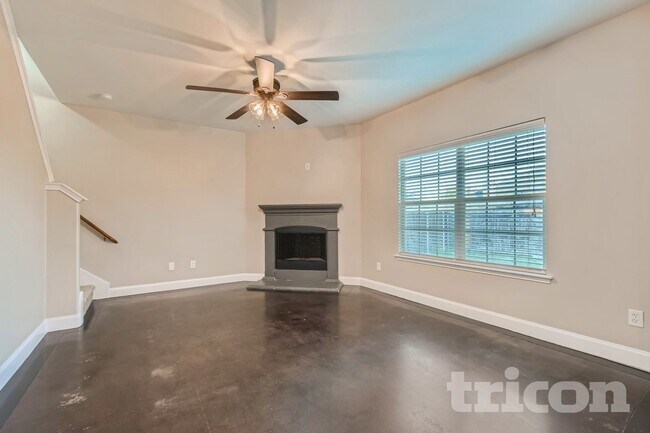 Building Photo - 2186 Liriope Ln