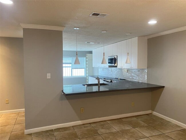 Building Photo - 10946 Bexley Dr