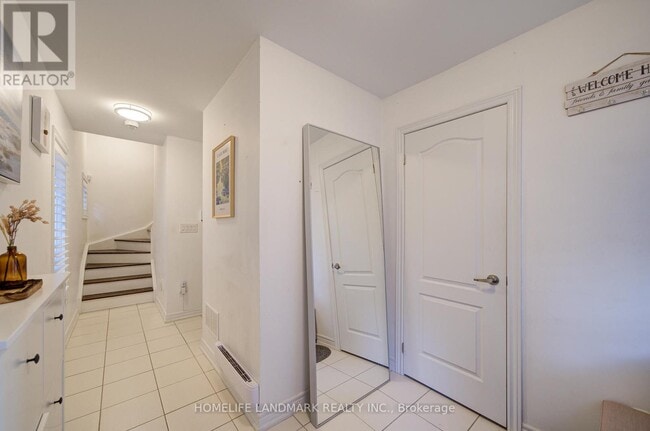 Building Photo - 2435 Greenwich Dr