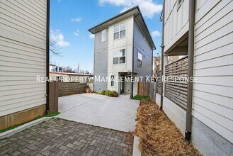 Building Photo - 2109 23rd Ave N