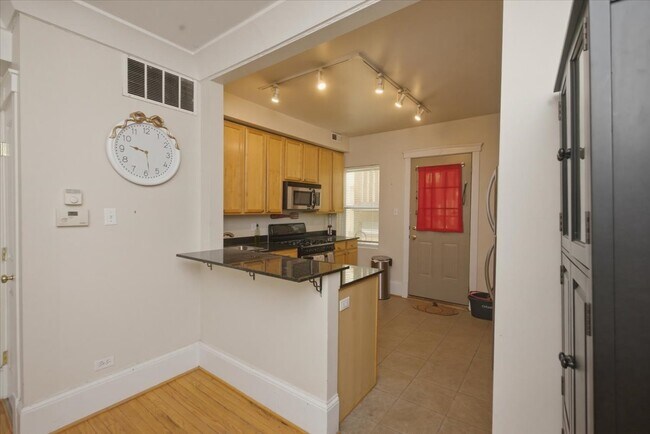 Foto del edificio - 1849 W Greenleaf Ave