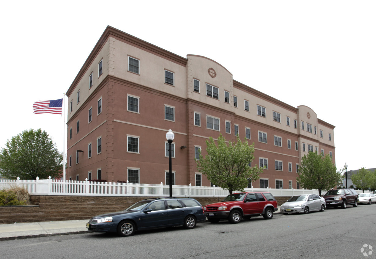 Primary Photo - Cortlandt Apartments