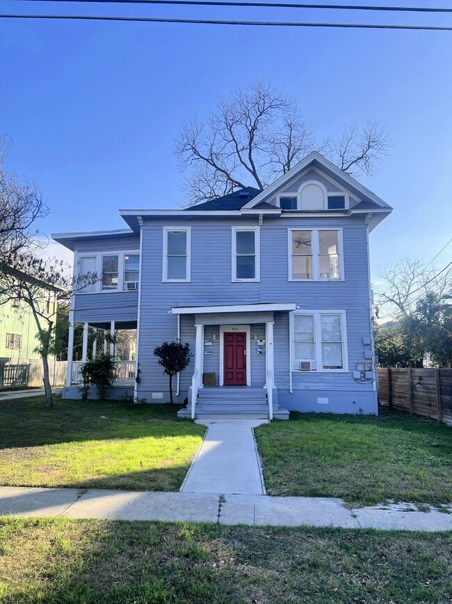 Foto del edificio - 420 W Magnolia Ave