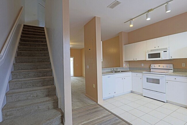Foto del edificio - Forest Lake Townhomes 3620-106