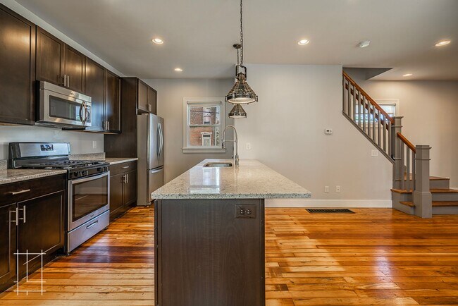 Foto del edificio - Available Now: One Month Free Rent!