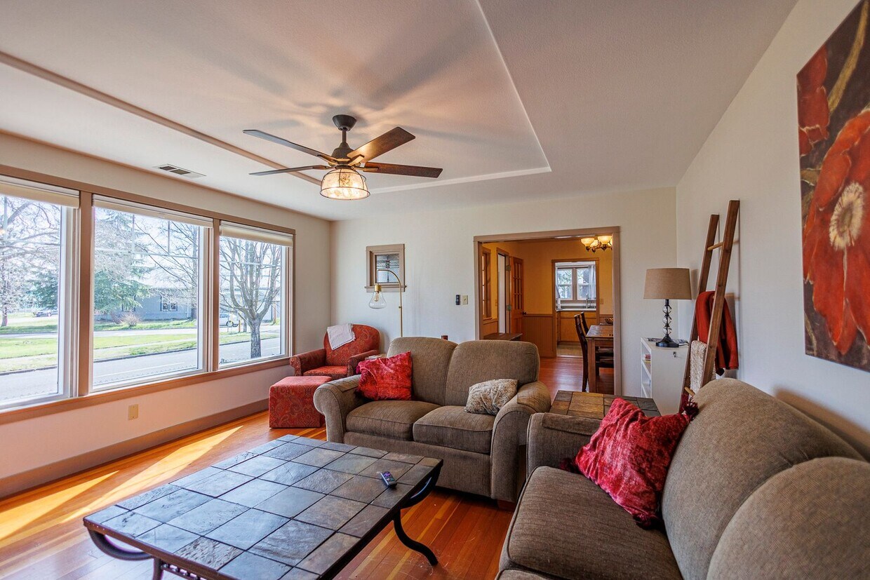 Oakdale Cottage: Charming 1900's complete... - Oakdale Cottage:  Charming 1900's complete...
