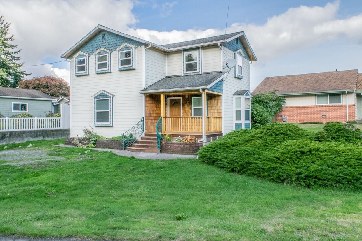 Primary Photo - Custom upgrades throughout this 2bed 2.5bt...