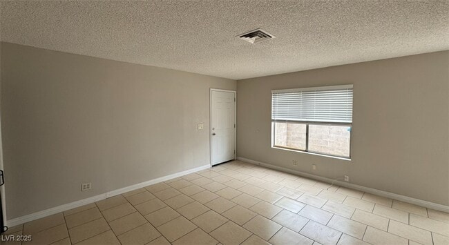Building Photo - 4754 Willow Crest Ave
