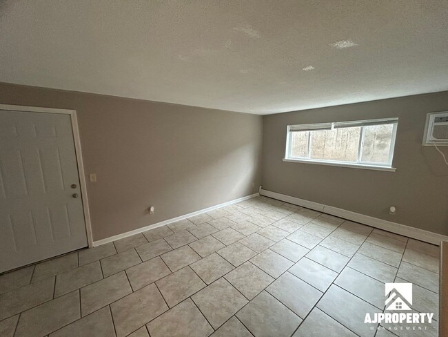 Building Photo - 3309 S Elmwood Ave