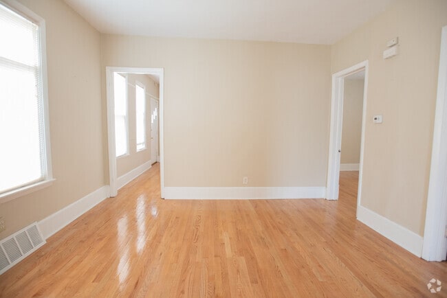 Building Photo - 2429 N Farwell Ave