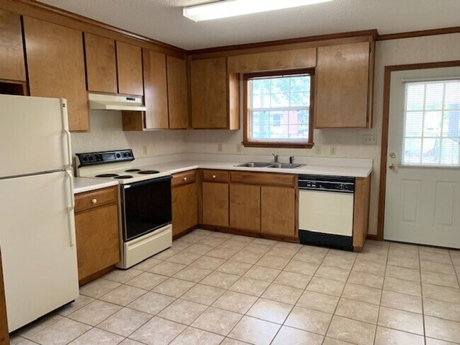 Foto del edificio - 2312 Pineview Dr