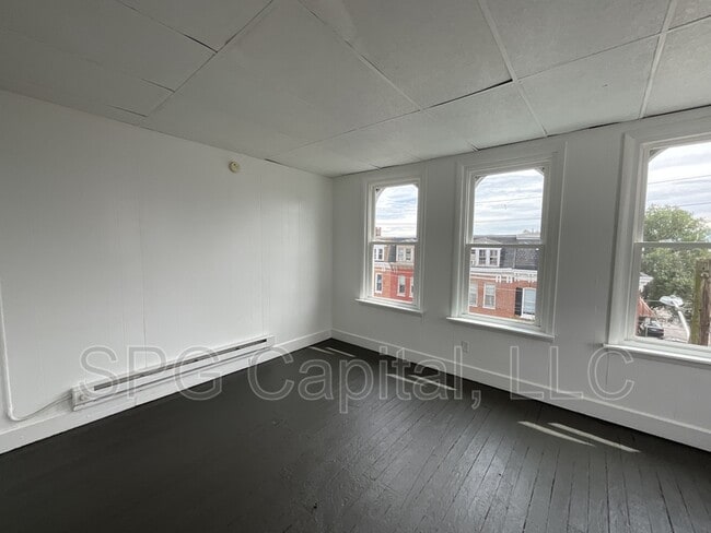 Building Photo - 124 S Pine St