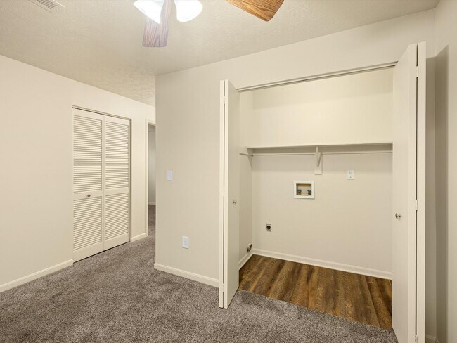 Foto del edificio - Live 5 Minutes from HONDA********** Rent $1324/mo*********Restaurants and Grocery Around the corner