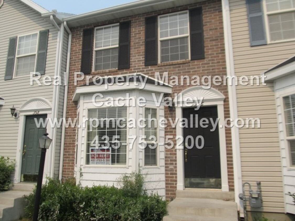 Primary Photo - Pet Friendly, 2 br 1.5 bath Town home. Ava...