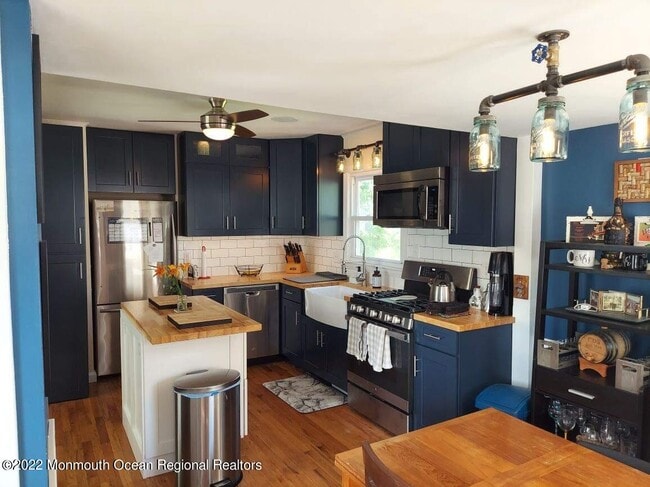 Building Photo - 537 Longboat Ave