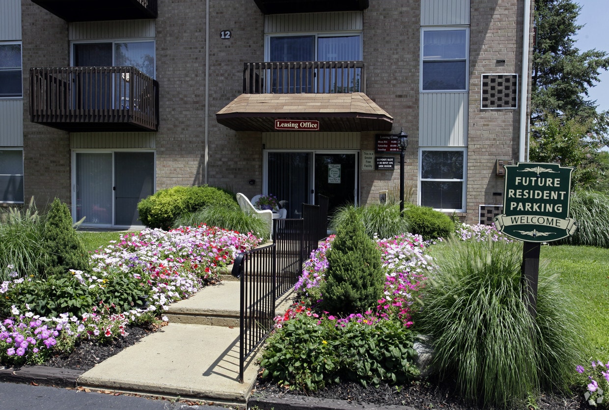 Primary Photo - Top of the Hill Apartments