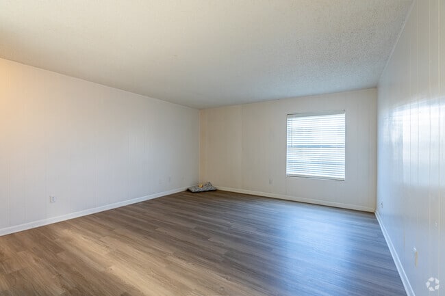 2BR, 2BA - 1020SF - Living Room - Brookside Apartments
