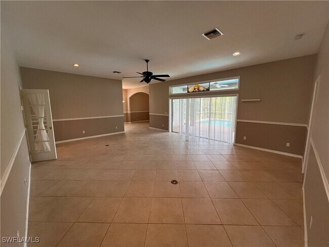 Building Photo - 592 Lambton Ln