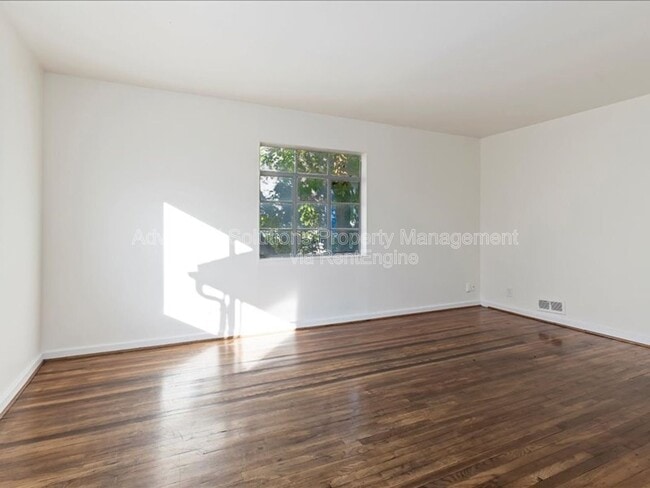 Foto del edificio - 1150 Simondi Ave