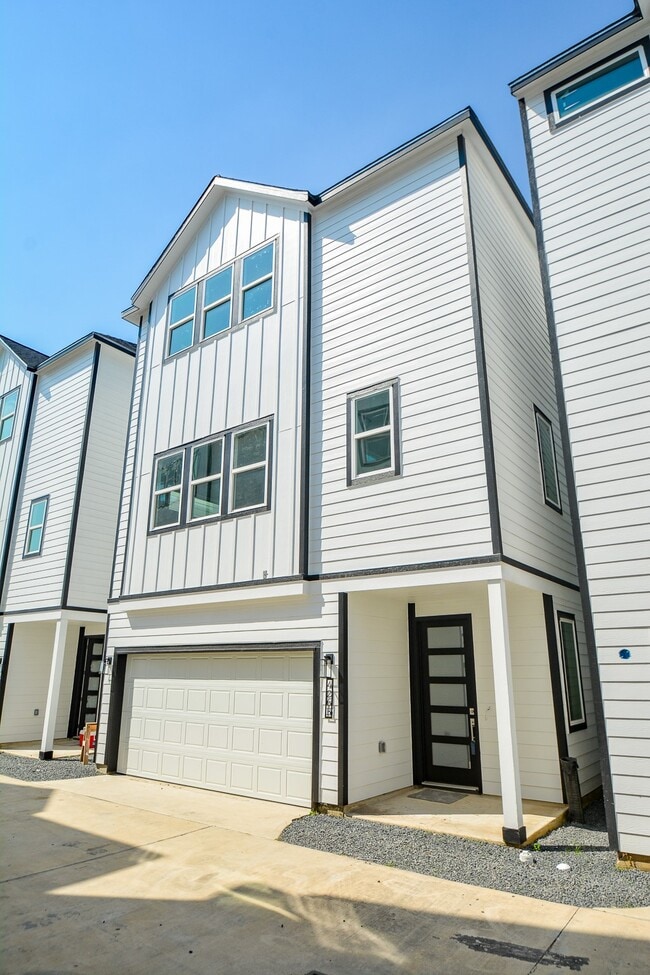 Foto del edificio - 426 Sikes St