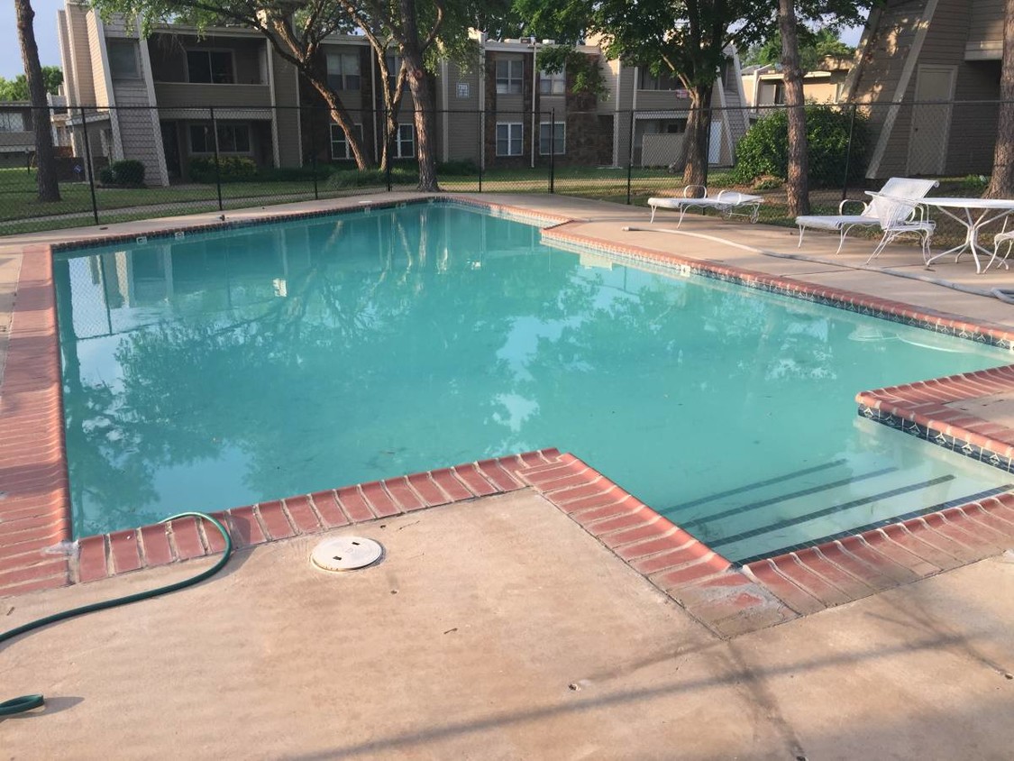 Foto principal - 7401 S Yale Ave