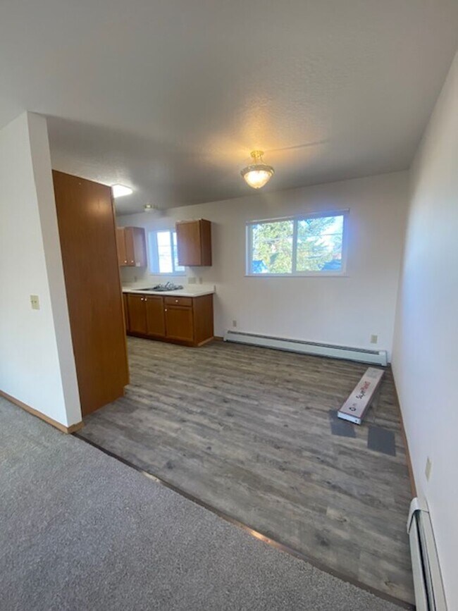 Building Photo - 633