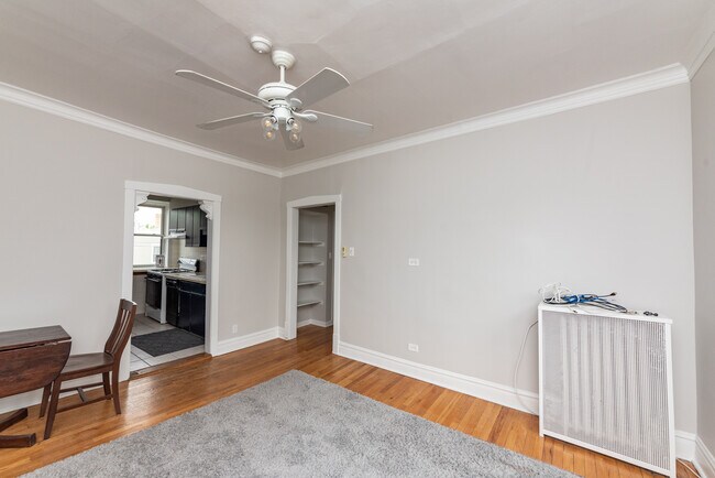 Foto del edificio - 1325 W Addison St