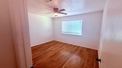 Building Photo - 1927 Country Village Blvd