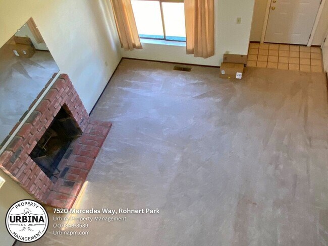 Building Photo - Discover Your Dream Home: Five-Bedroom Gem...