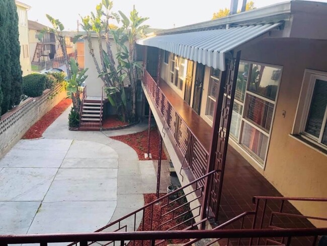 Foto del edificio - 4176 Somerset Dr